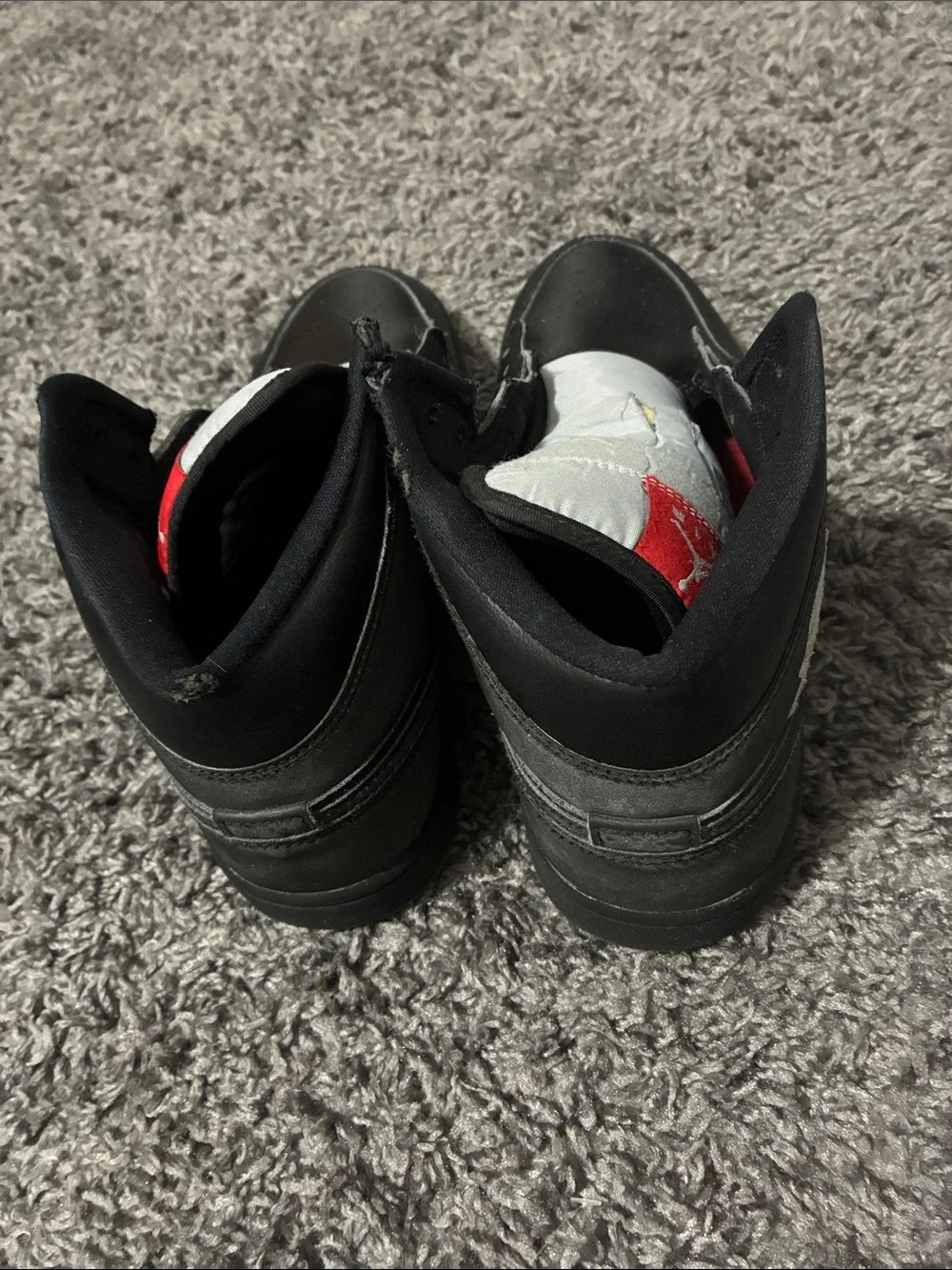 Jordan 1 mid black metallic